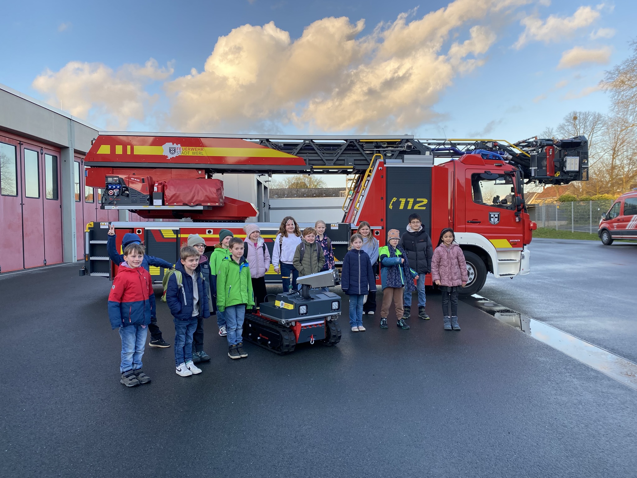 Kinderfeuerwehr löscht virtuellen Waldbrand